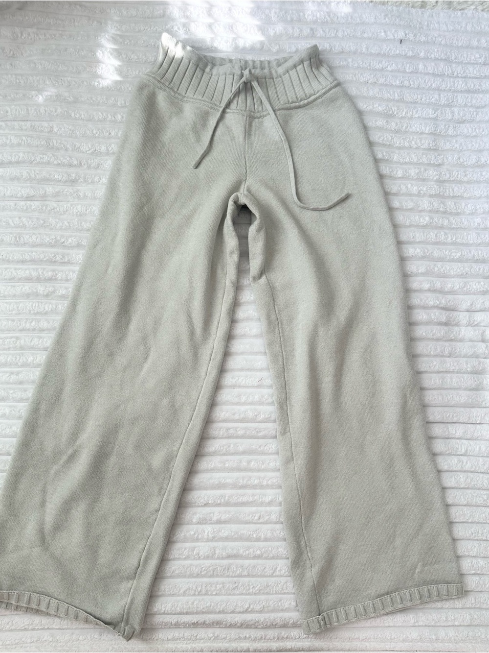 Edikted Light Gray and Beige Cozy Knit Wide-Leg Joggers